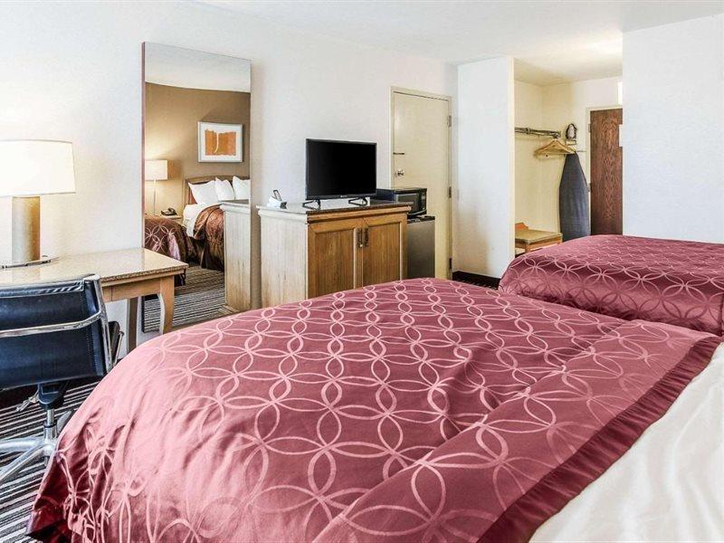 Econo Lodge Inn&Suites - Norton Esterno foto