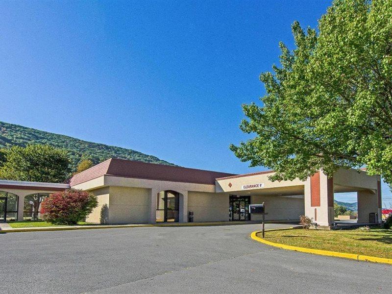 Econo Lodge Inn&Suites - Norton Esterno foto