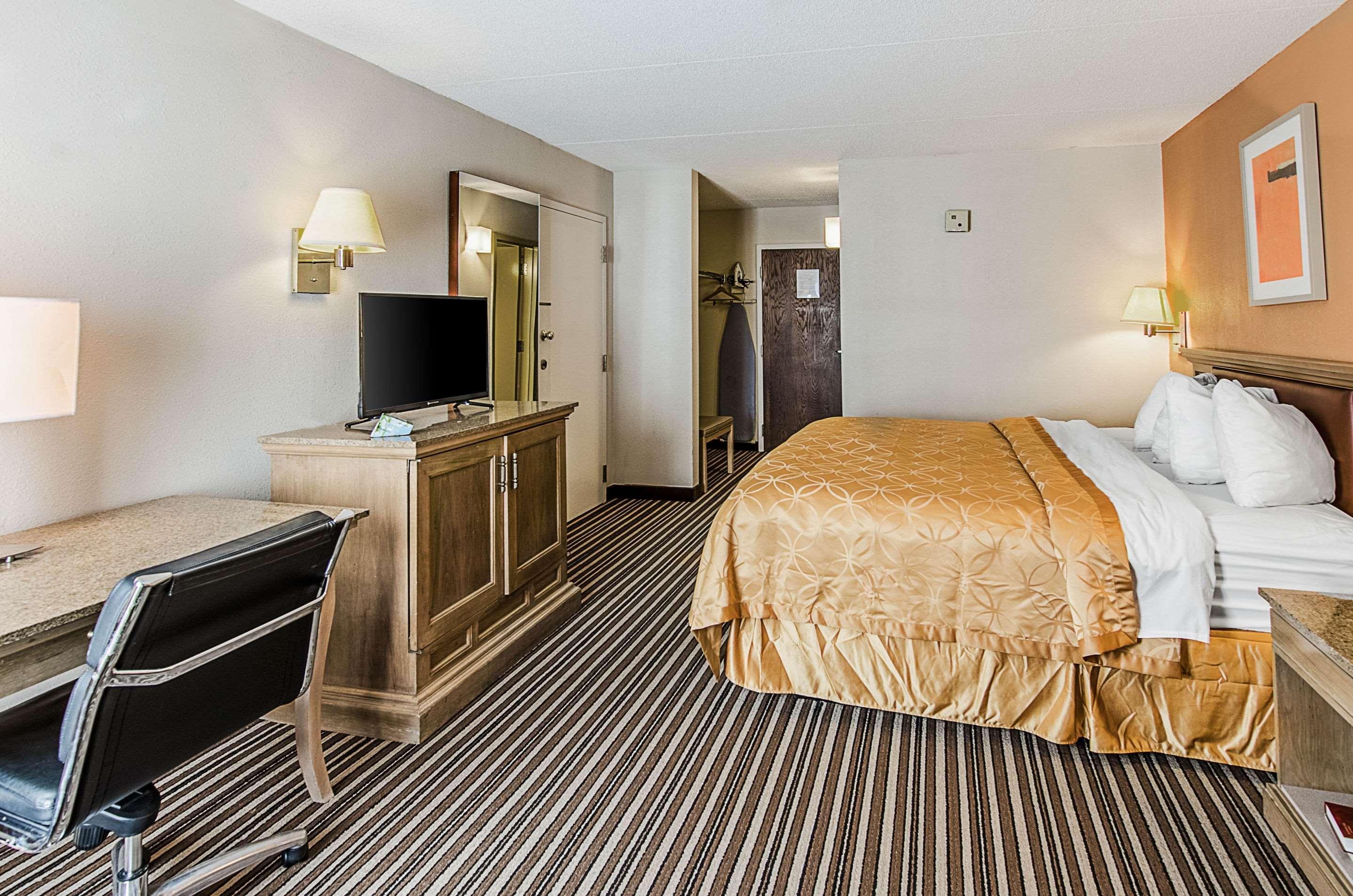 Econo Lodge Inn&Suites - Norton Esterno foto