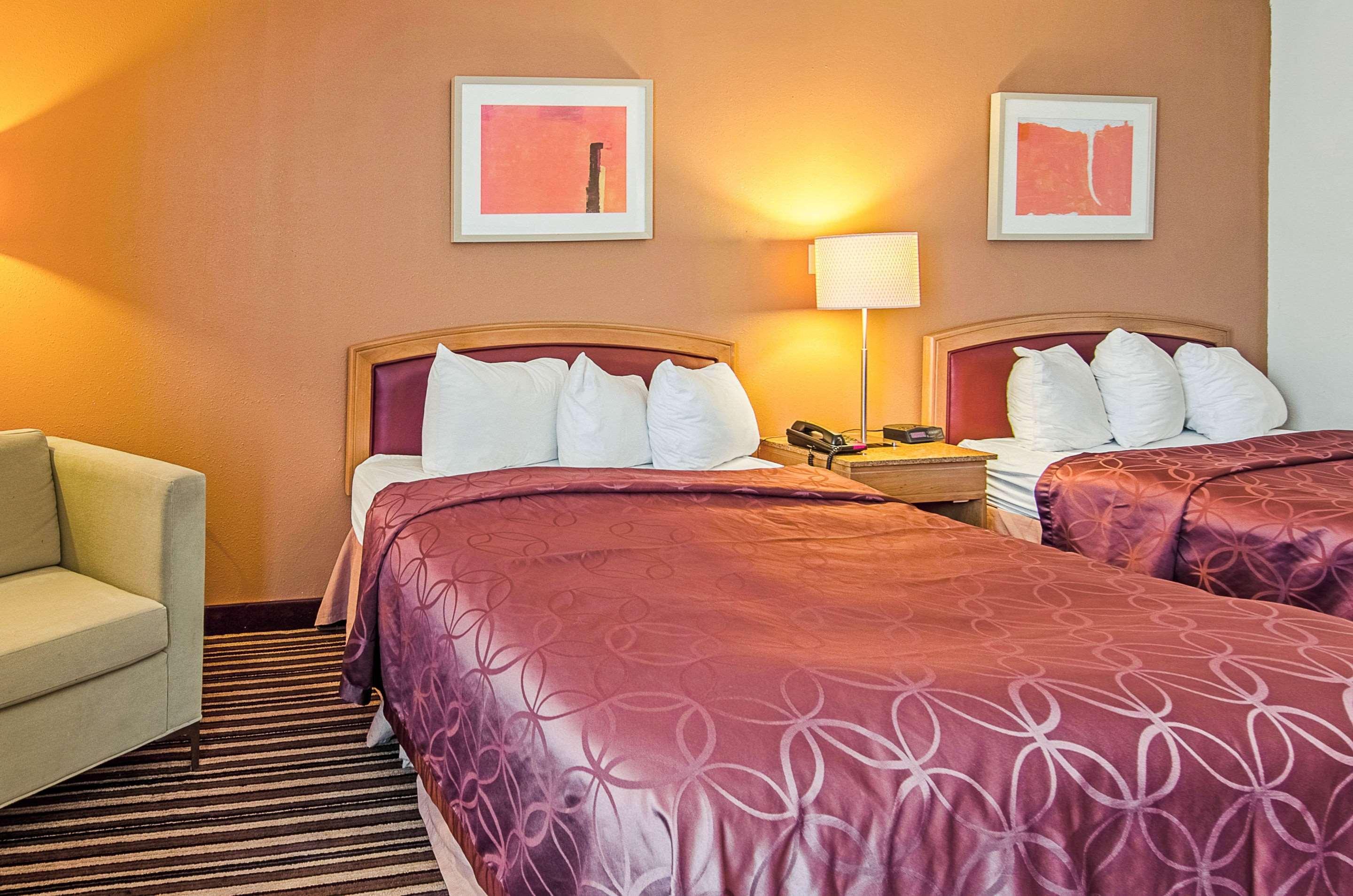 Econo Lodge Inn&Suites - Norton Esterno foto