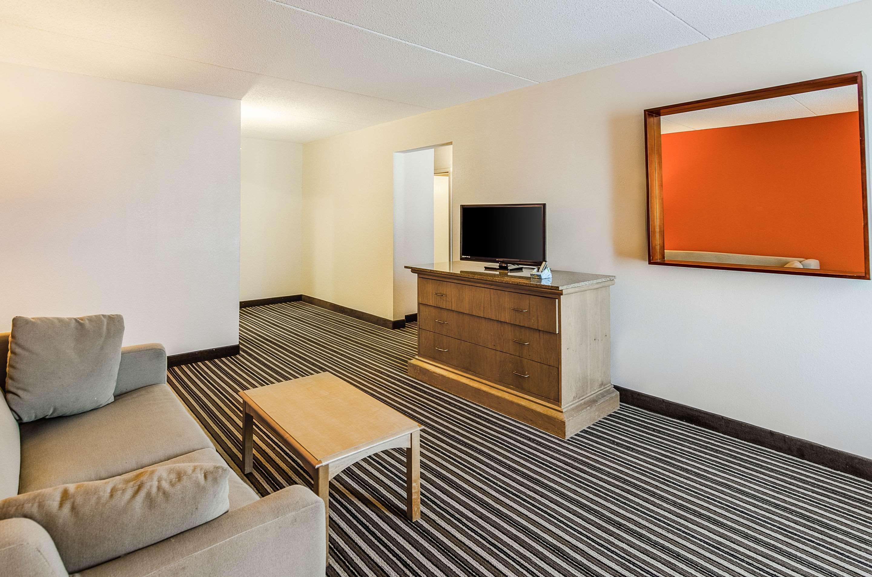 Econo Lodge Inn&Suites - Norton Esterno foto