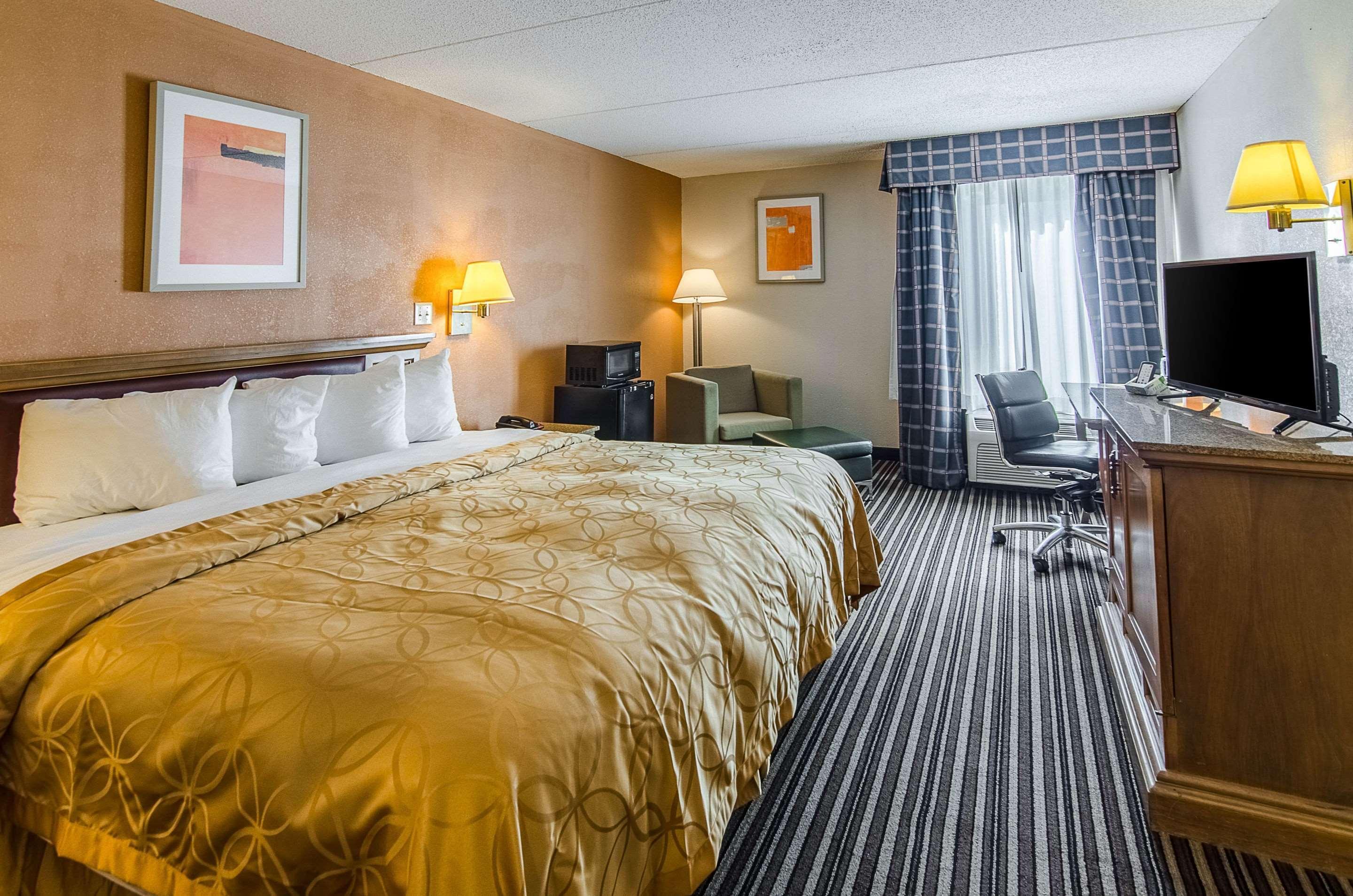 Econo Lodge Inn&Suites - Norton Esterno foto
