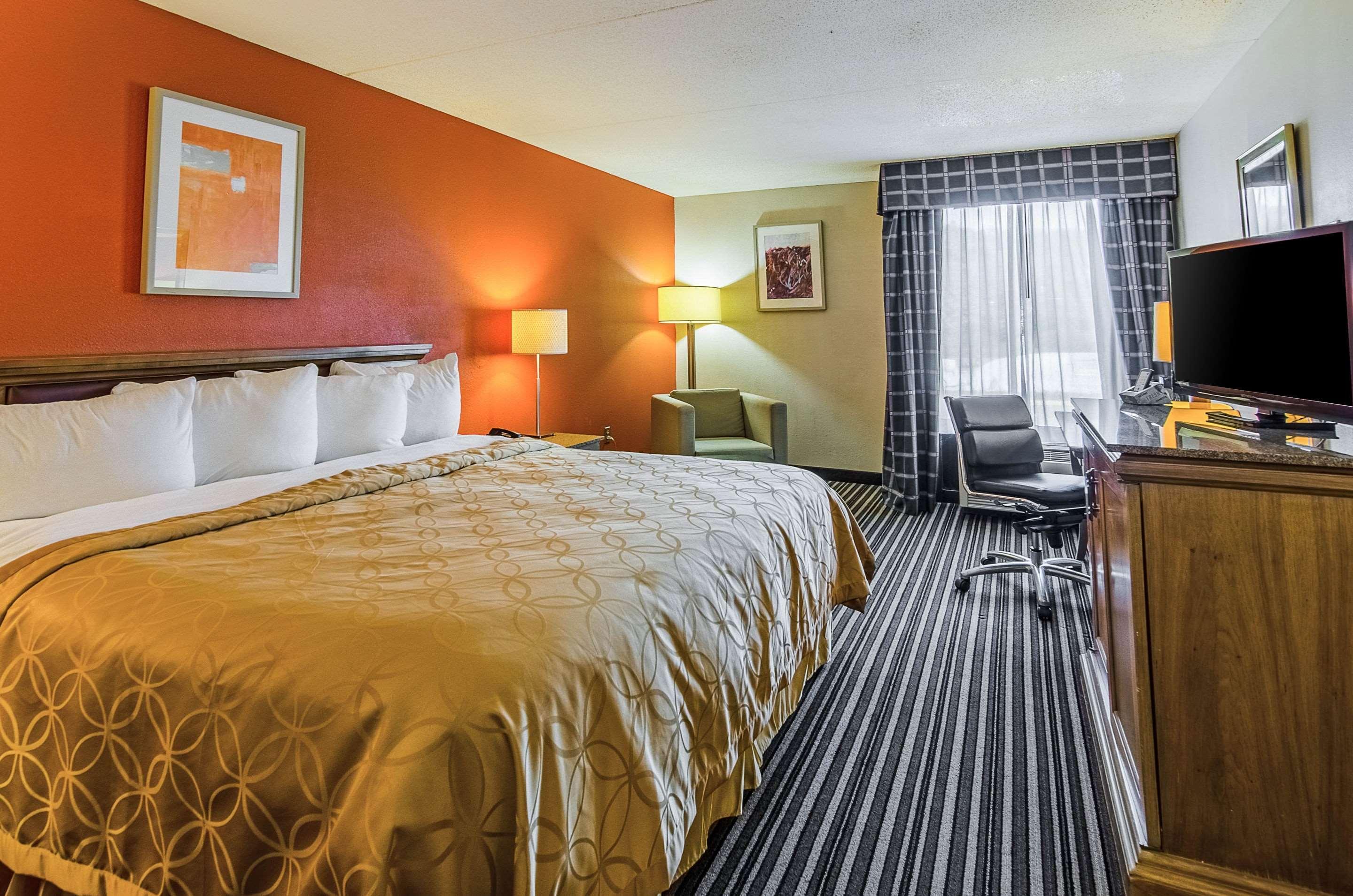 Econo Lodge Inn&Suites - Norton Esterno foto