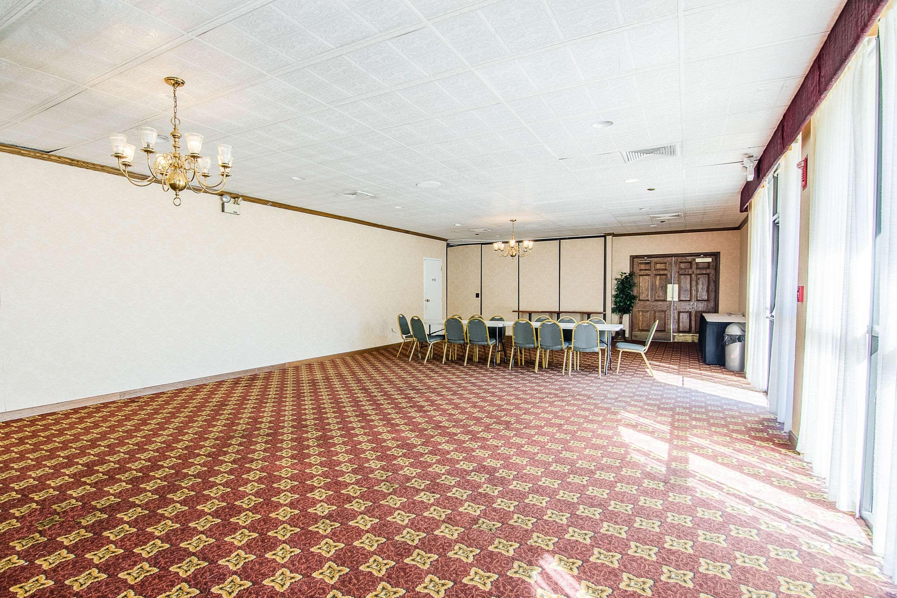 Econo Lodge Inn&Suites - Norton Esterno foto