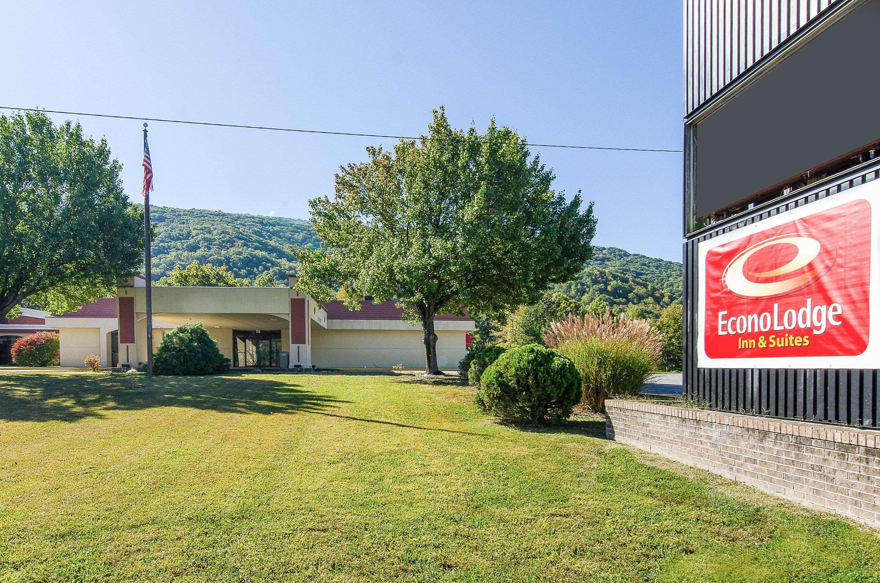 Econo Lodge Inn&Suites - Norton Esterno foto