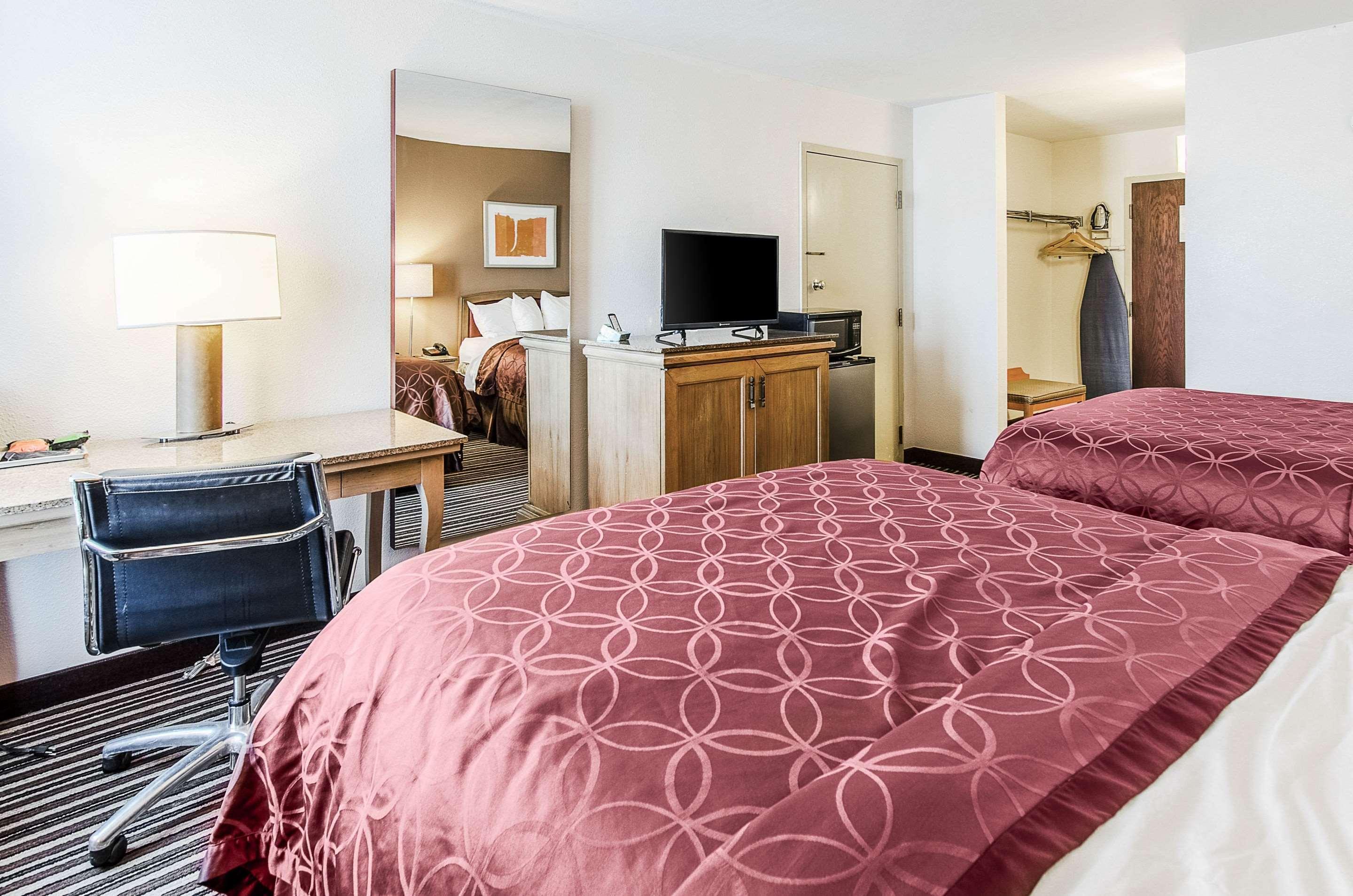 Econo Lodge Inn&Suites - Norton Esterno foto