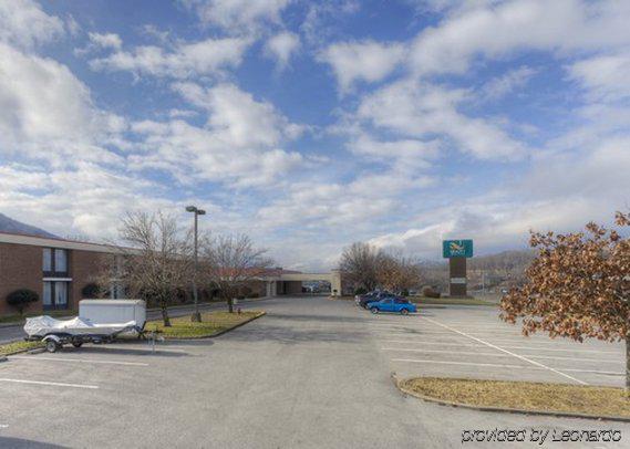 Econo Lodge Inn&Suites - Norton Esterno foto