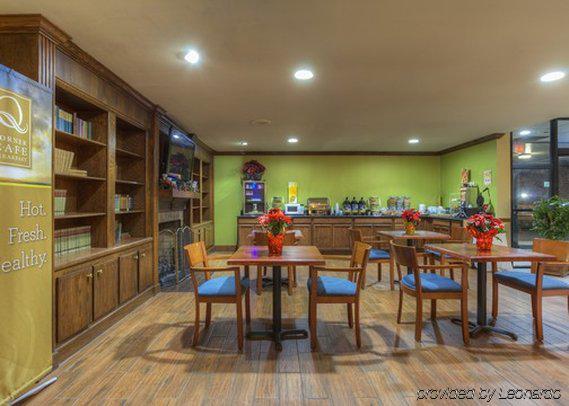 Econo Lodge Inn&Suites - Norton Esterno foto