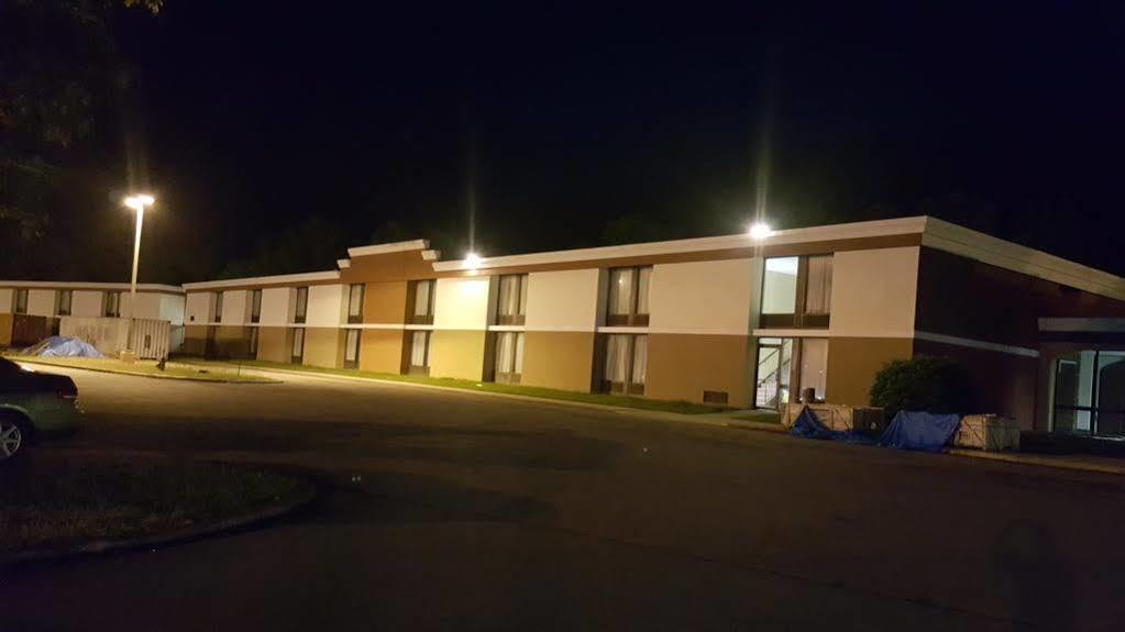 Econo Lodge Inn&Suites - Norton Esterno foto