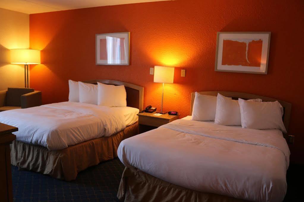 Econo Lodge Inn&Suites - Norton Esterno foto