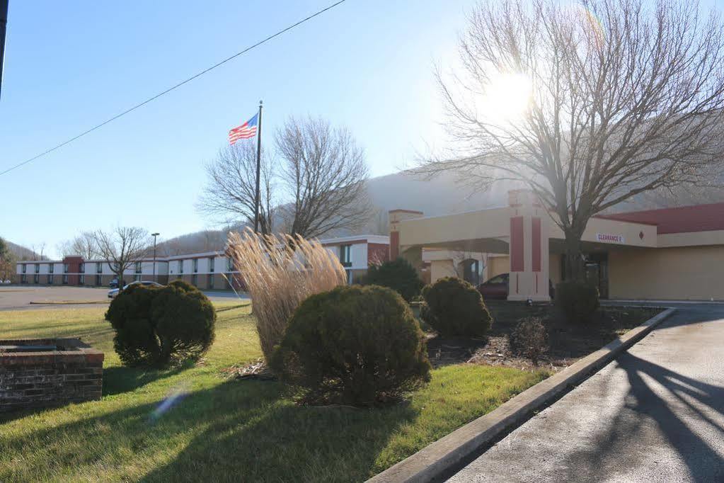 Econo Lodge Inn&Suites - Norton Esterno foto