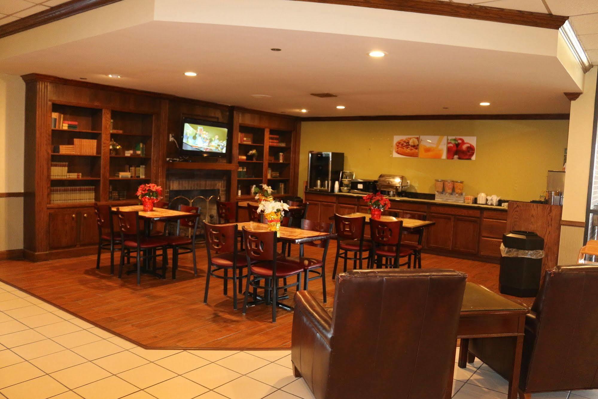 Econo Lodge Inn&Suites - Norton Esterno foto