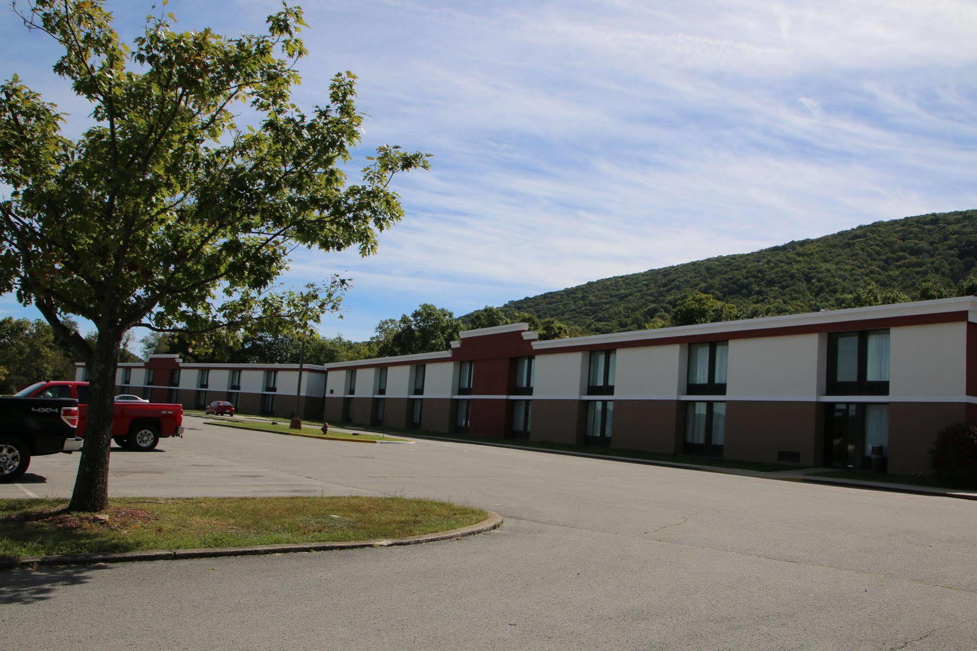 Econo Lodge Inn&Suites - Norton Esterno foto