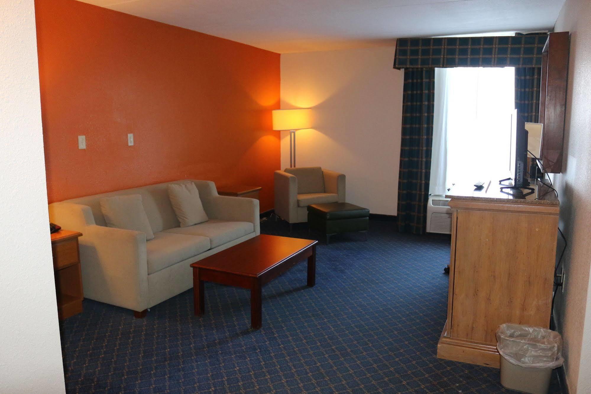 Econo Lodge Inn&Suites - Norton Esterno foto