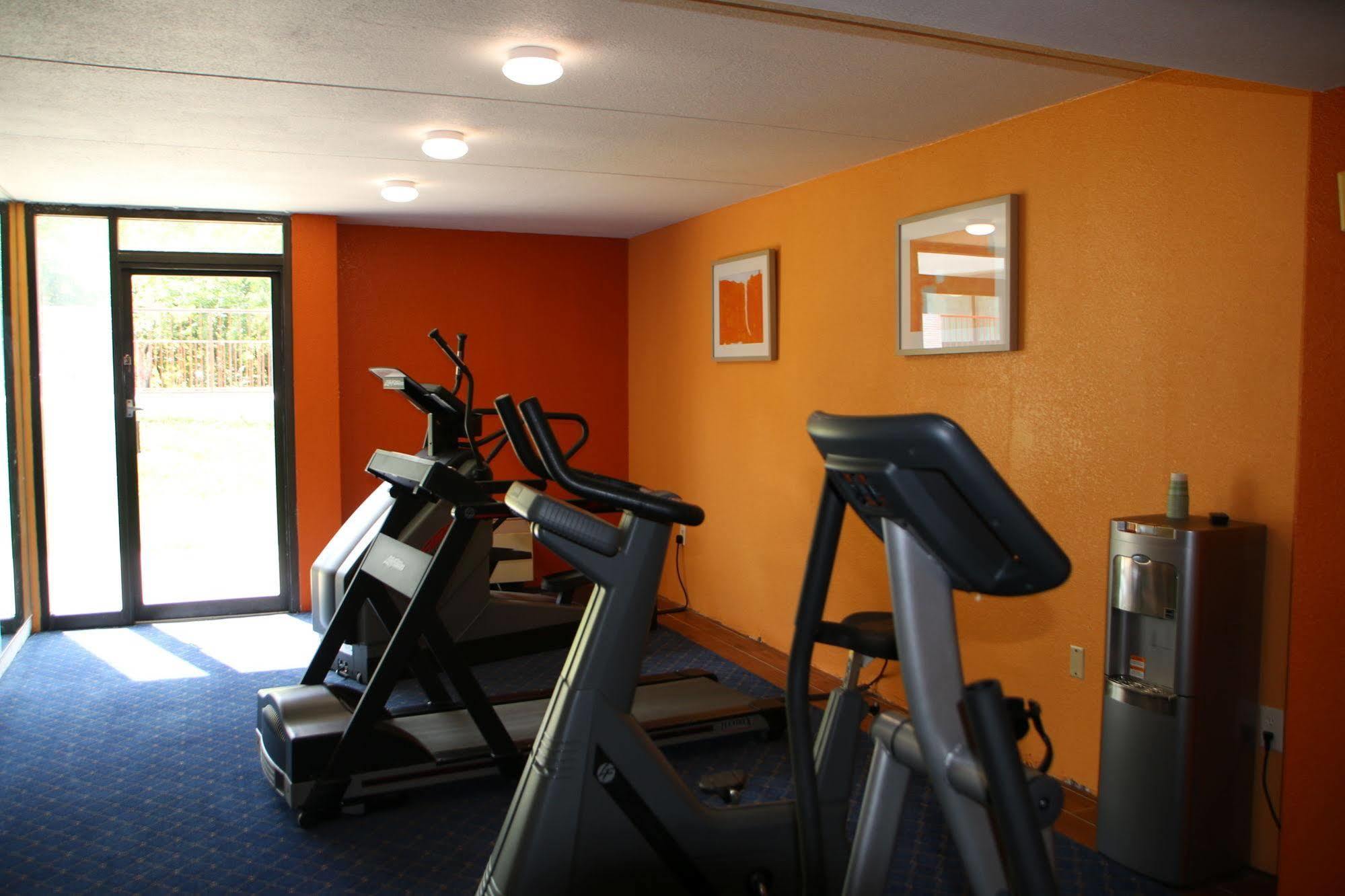 Econo Lodge Inn&Suites - Norton Esterno foto