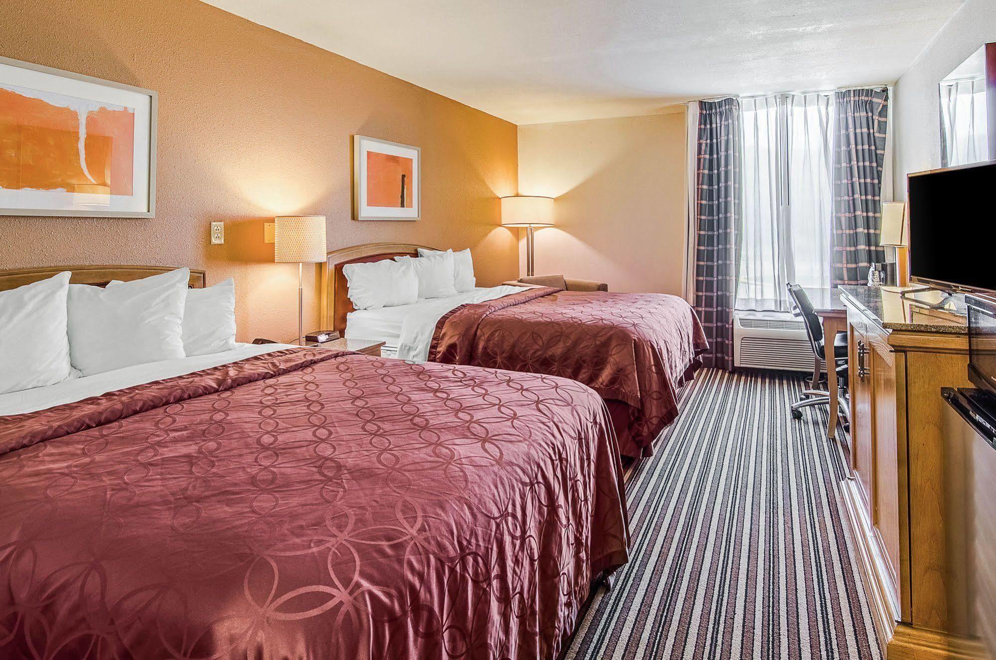 Econo Lodge Inn&Suites - Norton Esterno foto